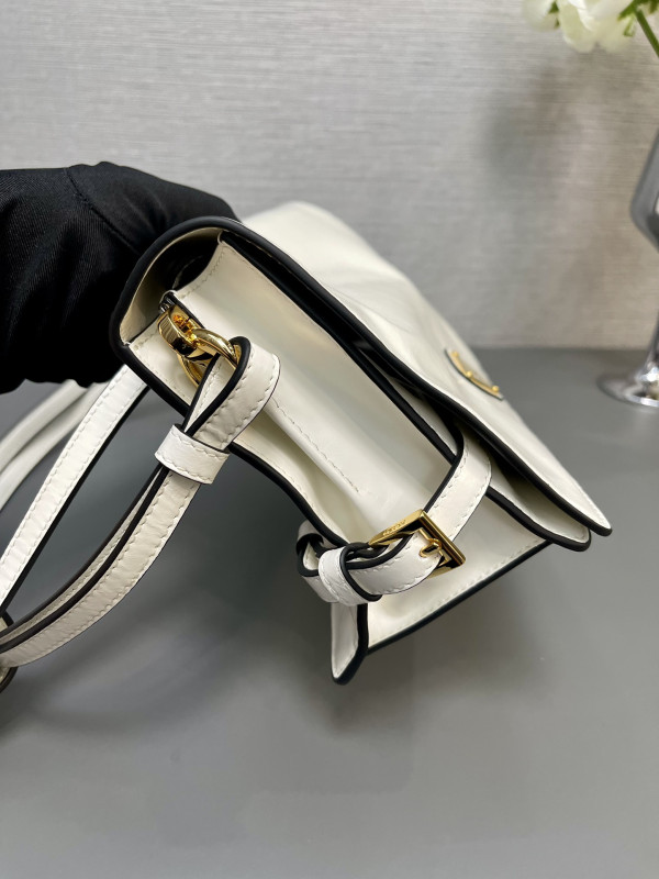 Pra*a messenger bag-23*15*8.5cm