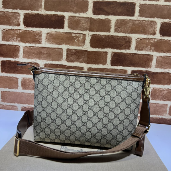 G*u*i messenger bag with interlocking g