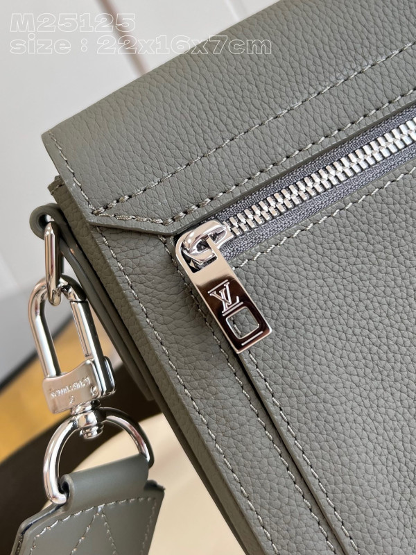 l0*is V*t0n takeoff messenger pm-22*16.5*7cm