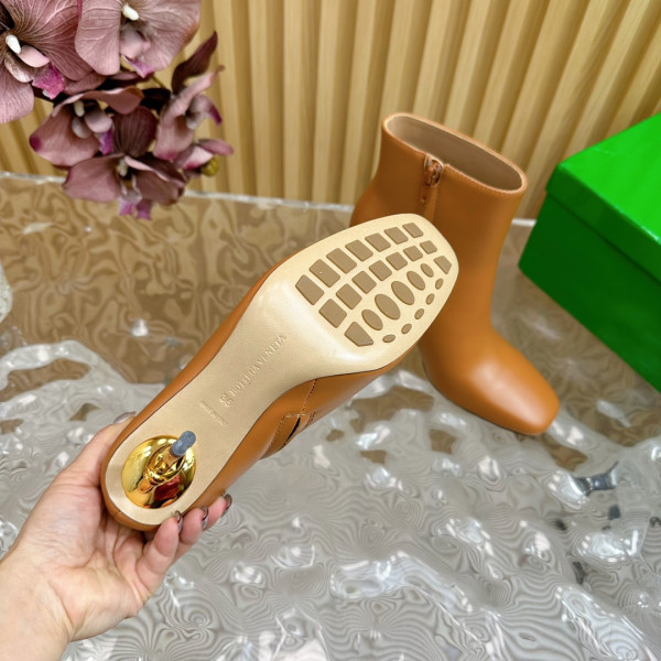 bo*te*ga Ve*ne*ta knot ankle boot