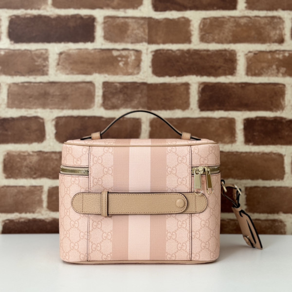 G*u*i porter medium travel bag