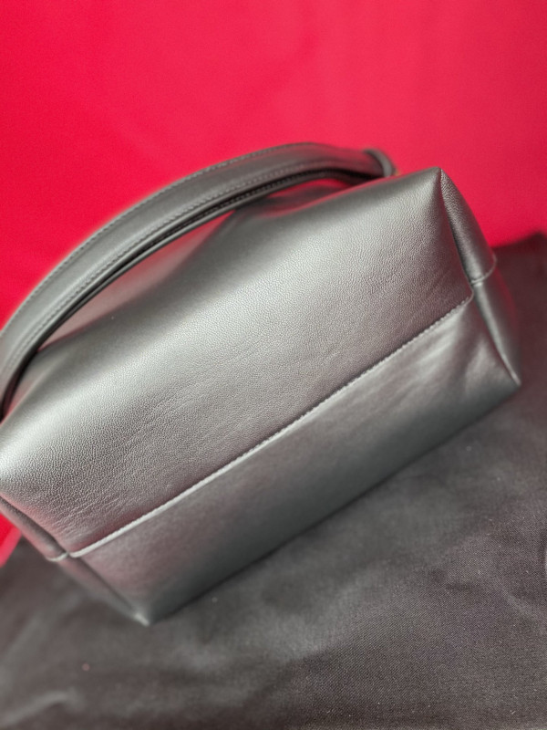 Y*L paris vii pochon in lambskin