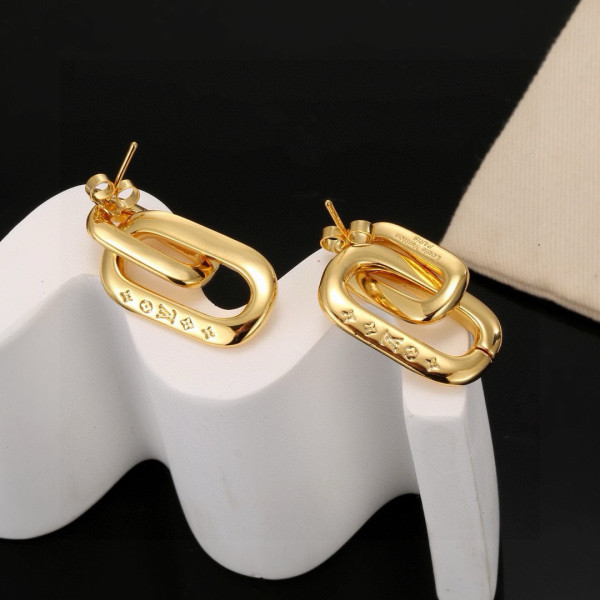 l0*is V*t0n earrings