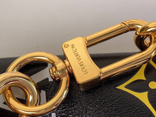 l0*is V*t0n coussin bb