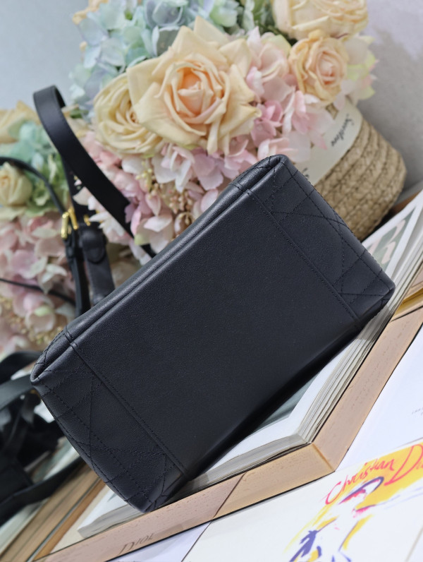 Diro Small Signature Bucket Bag - 21*19*11CM