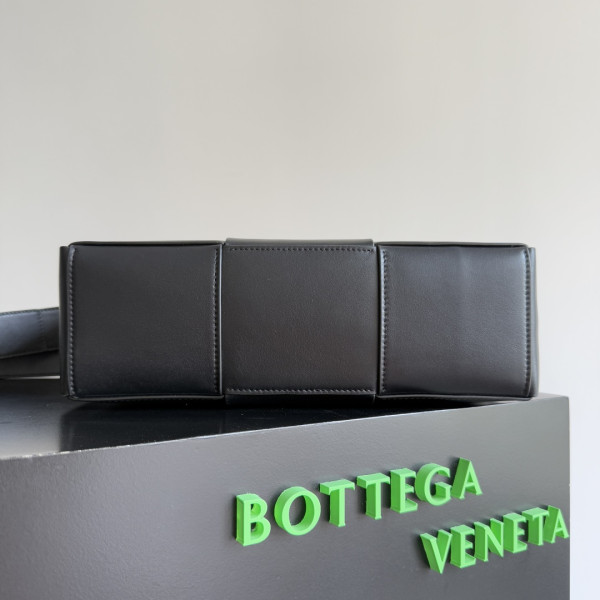 bo*te*ga Ve*ne*ta arco camera bag -28*18*9cm
