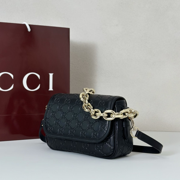 G*u*i gg emblem small shoulder bag - 20.5*13*7cm