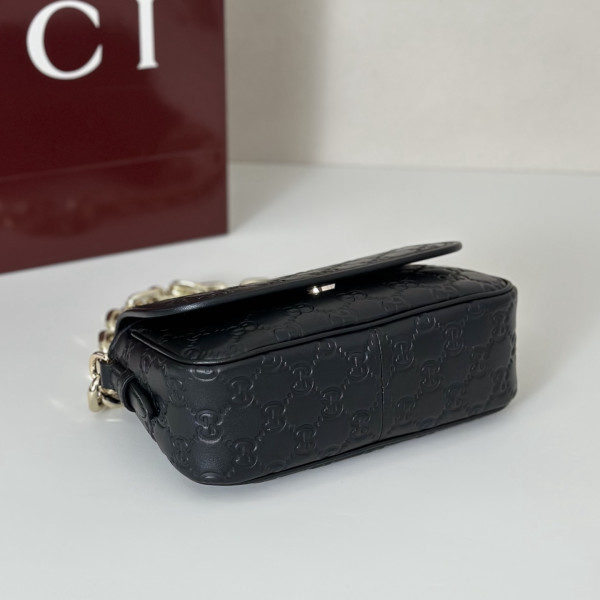 G*u*i gg emblem small shoulder bag - 20.5*13*7cm