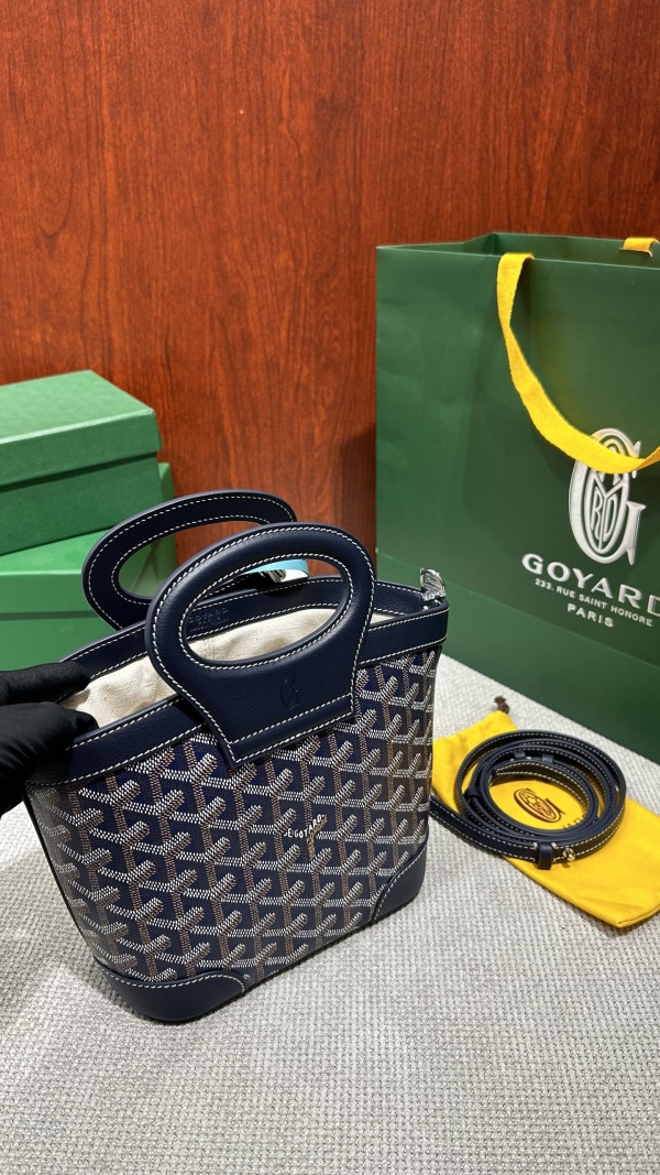 Go*ard beluga - 23×18.5×8cm