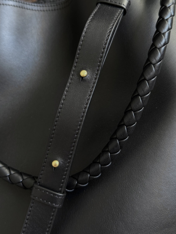 bo*te*ga Ve*ne*ta andiamo bucket