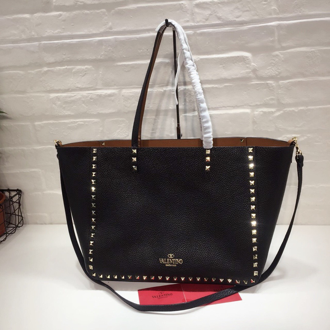 VALENTINO MEDIUM GRAIN CALFSKIN LEATHER ROCKSTUD BAG