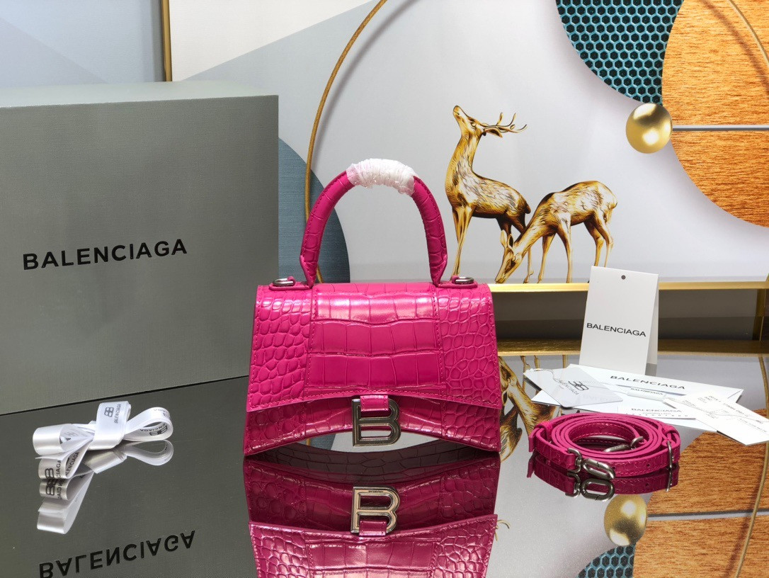 Ba*len*cia*ga hourglass