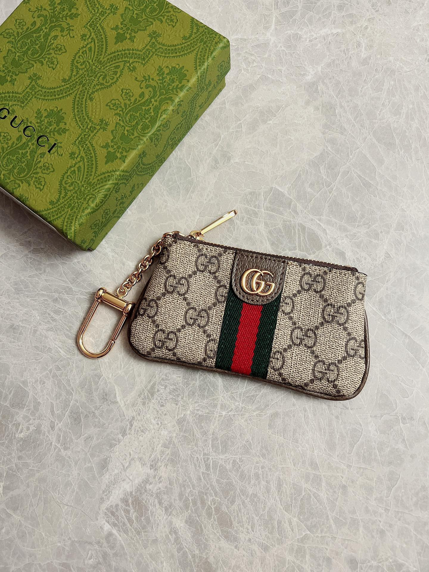 G*u*i gg marmont matelassé key case