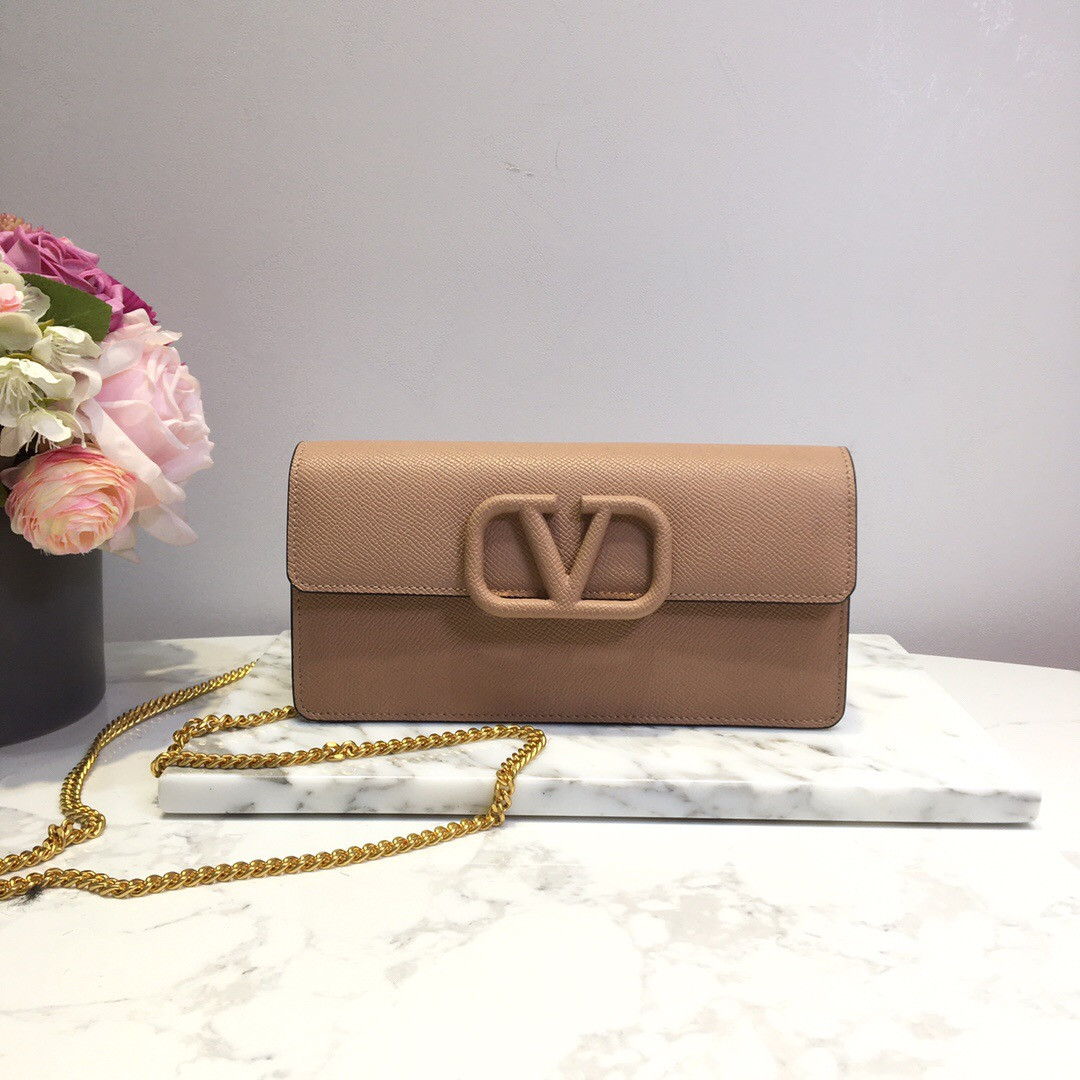 VALENTINO GARAVANI VSLING GRAINY CALFSKIN WALLET WITH CHAIN STRAP