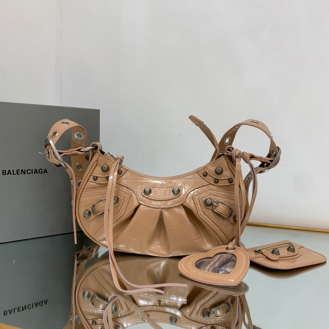 Ba*len*cia*ga women's le cagole xs shoulder bag