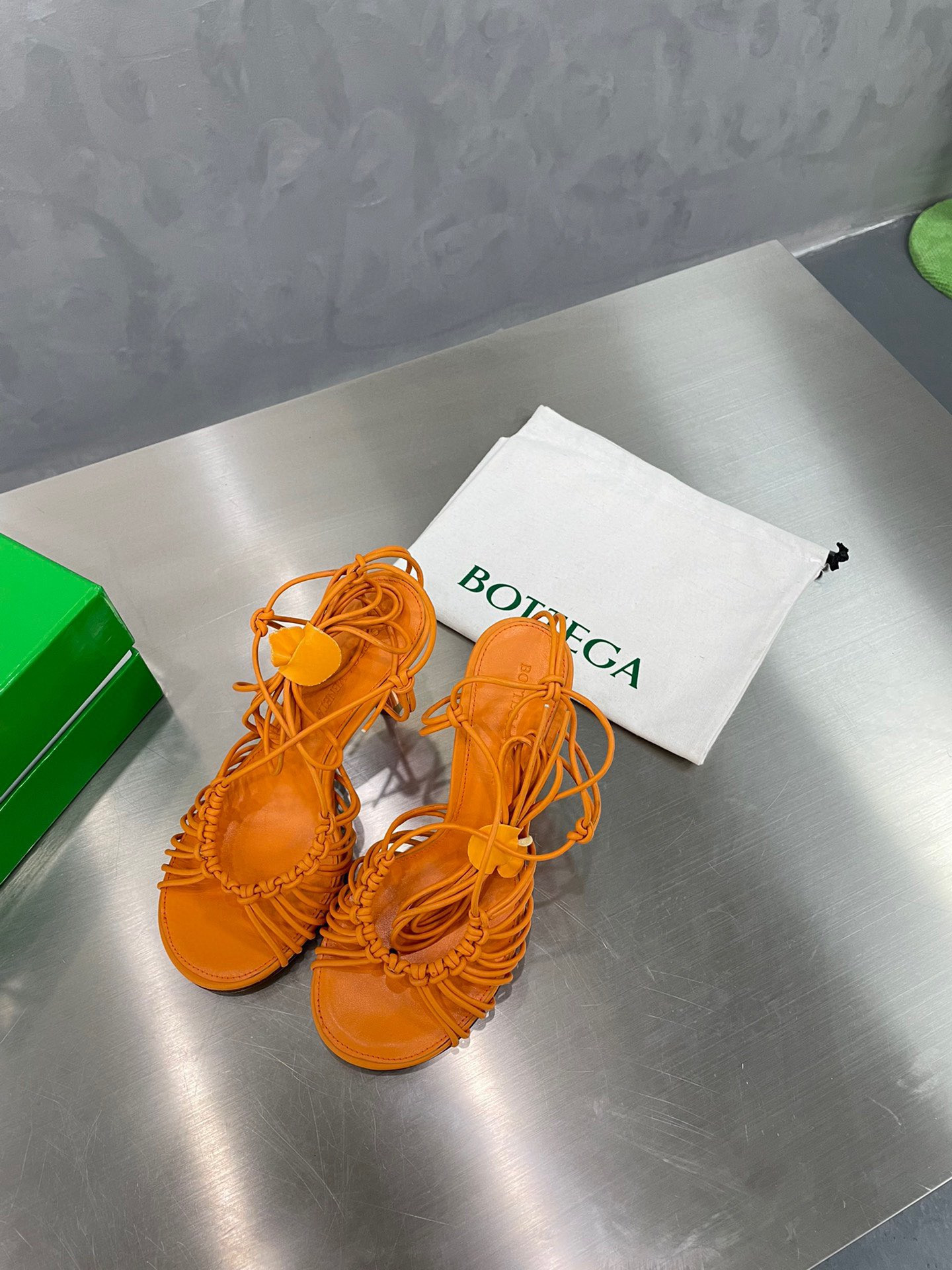 bo*te*ga Ve*ne*ta dot