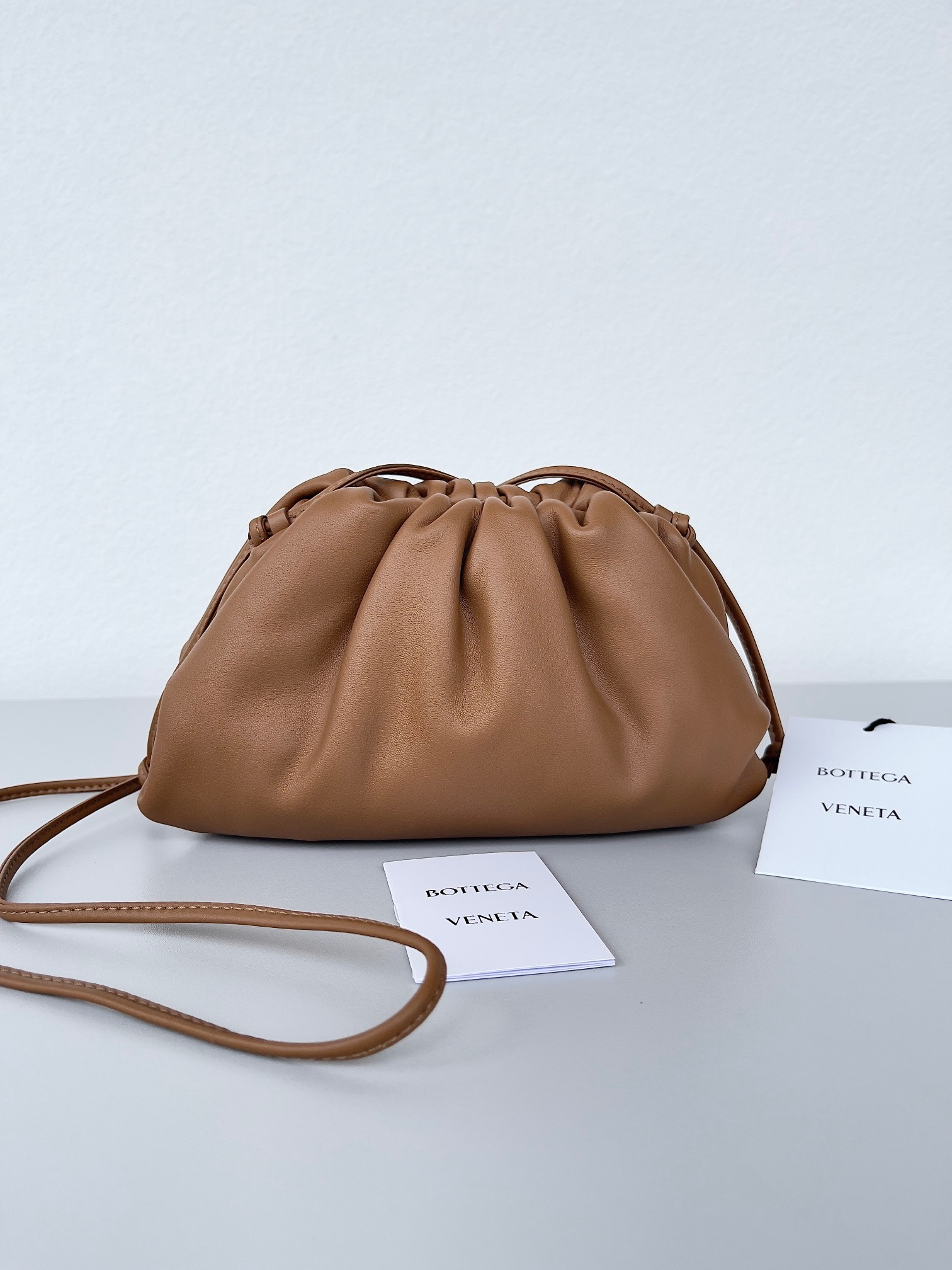 bo*te*ga Ve*ne*ta mini pouch