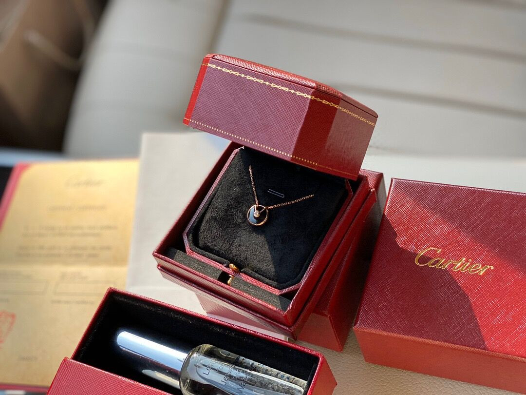 Ca*t*er amulet necklace