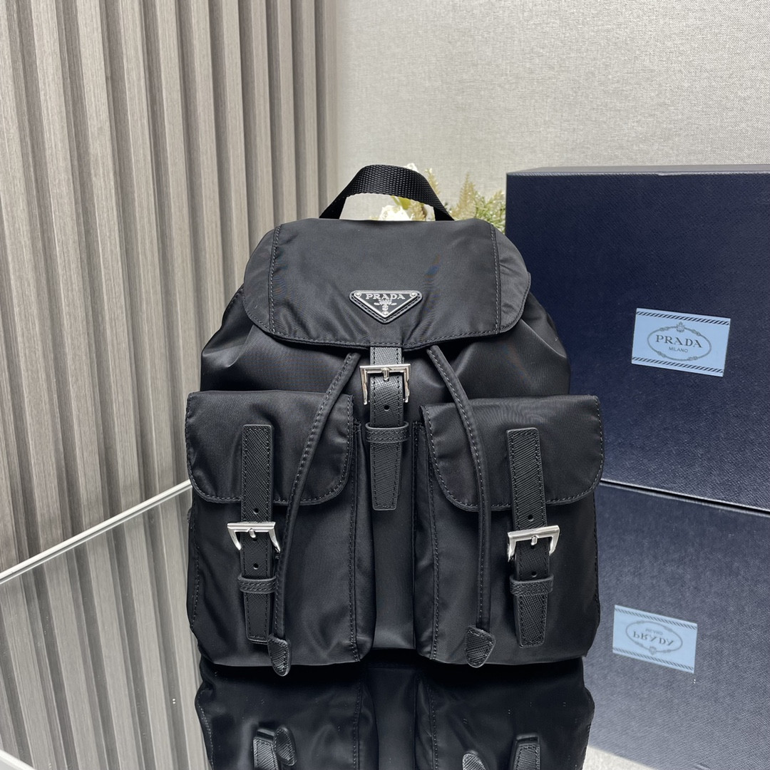 Pra*a re-nylon backpack-23.5*28*12cm