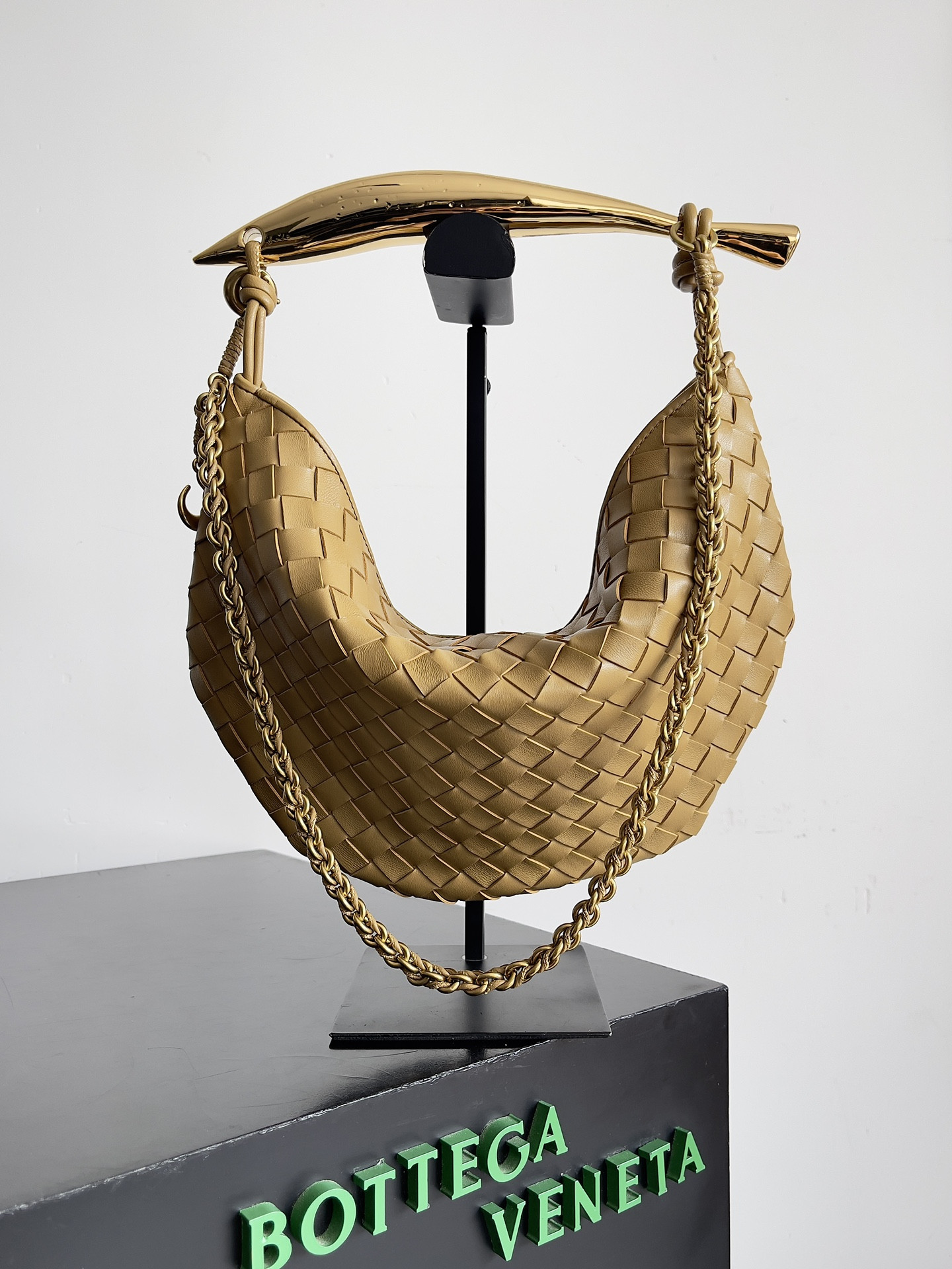 bo*te*ga Ve*ne*ta sardine with chain-33*20*4cm