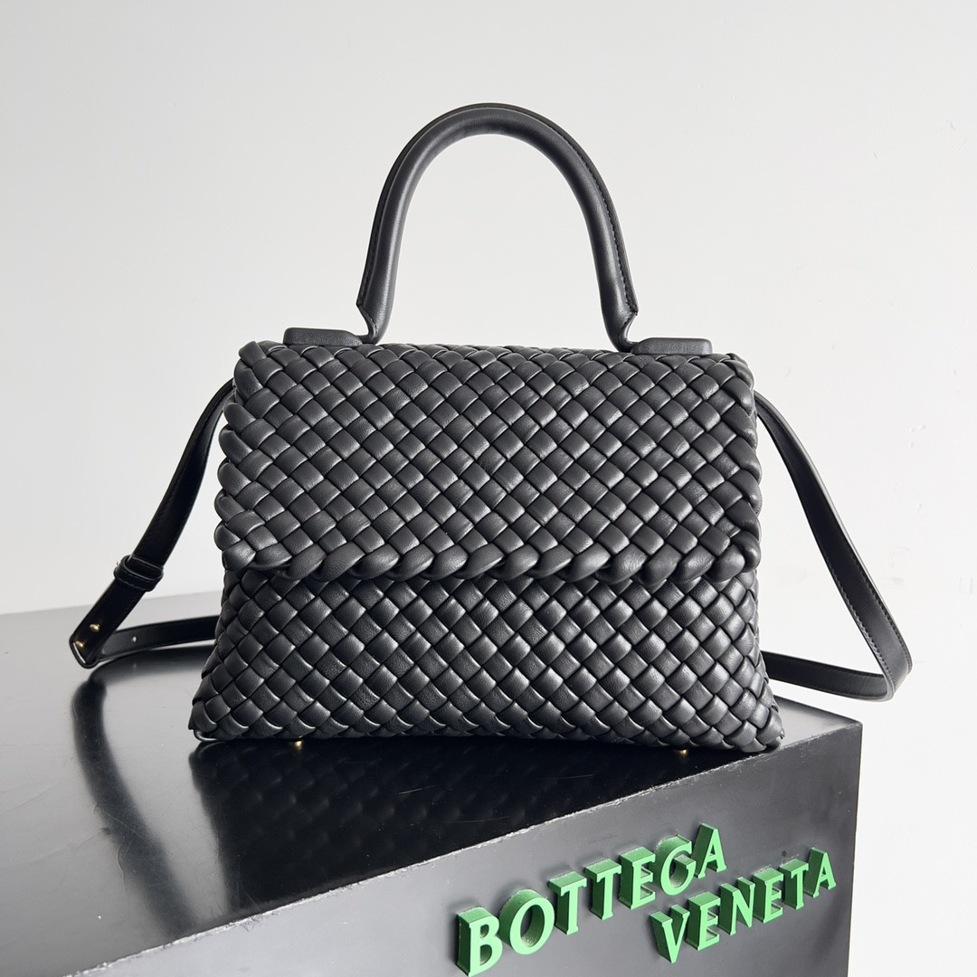 bo*te*ga Ve*ne*ta patti top handle bag