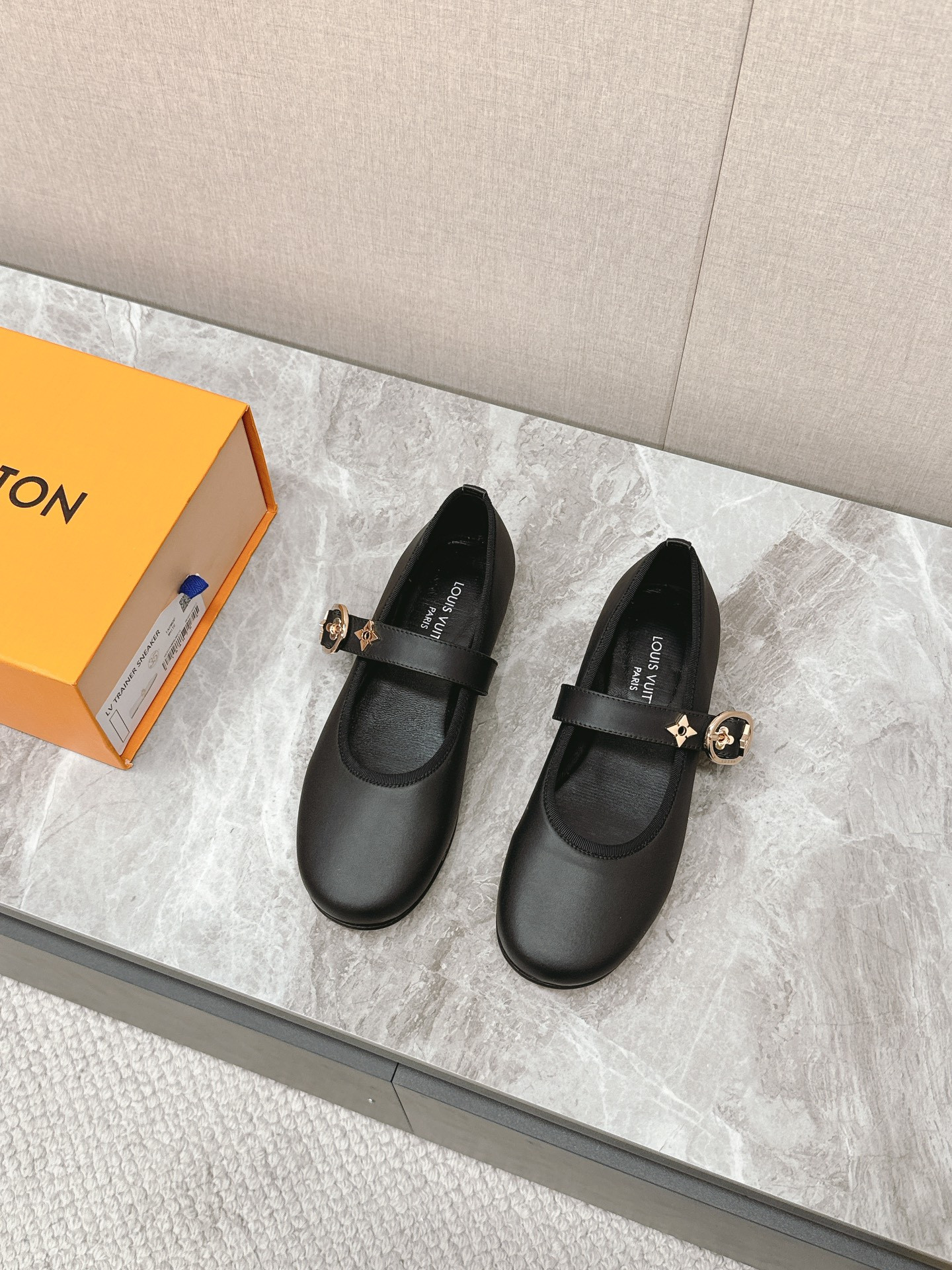 l0*is V*t0n mary jane