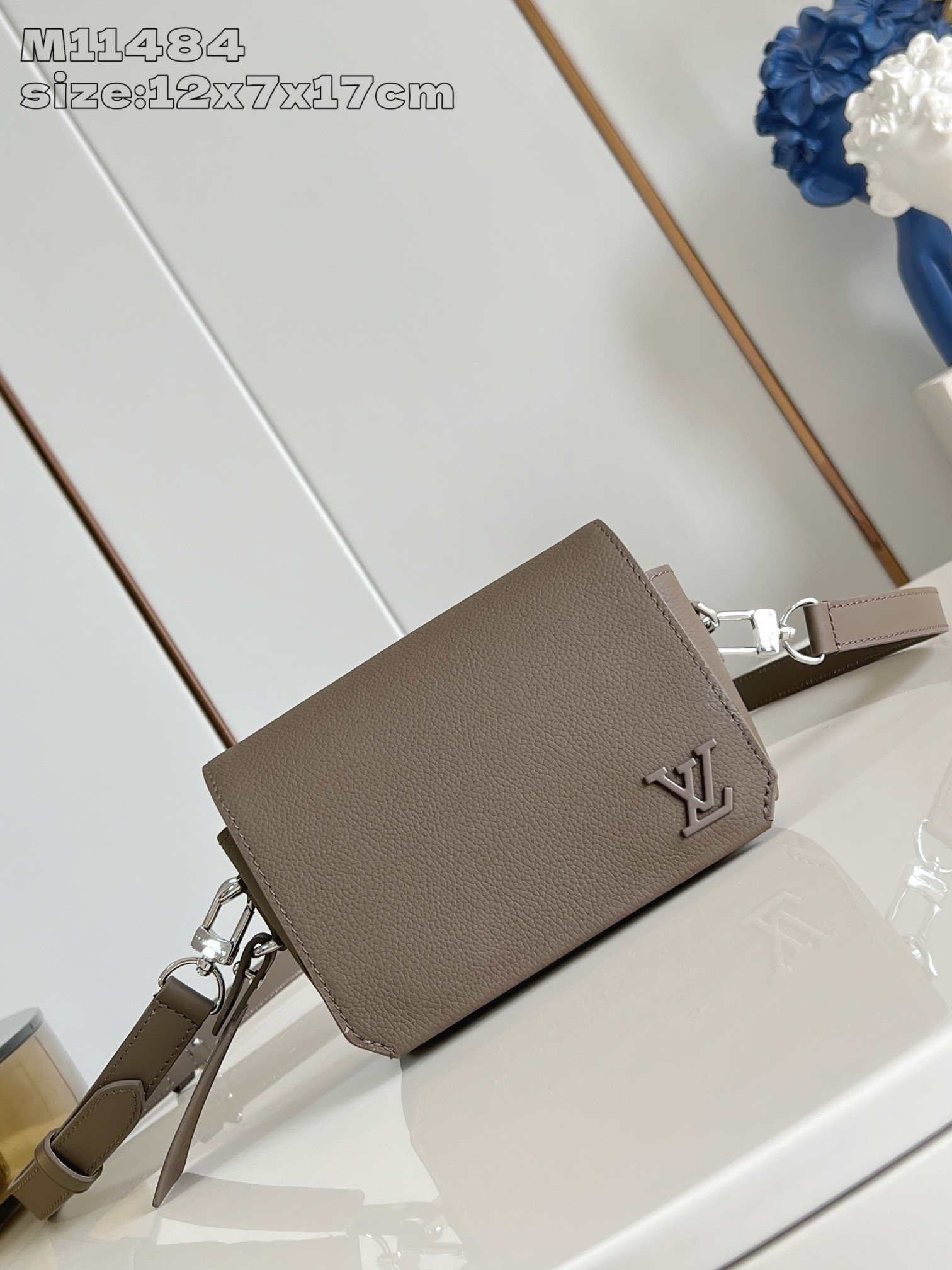 l0*is V*t0n fastline wearable wallet