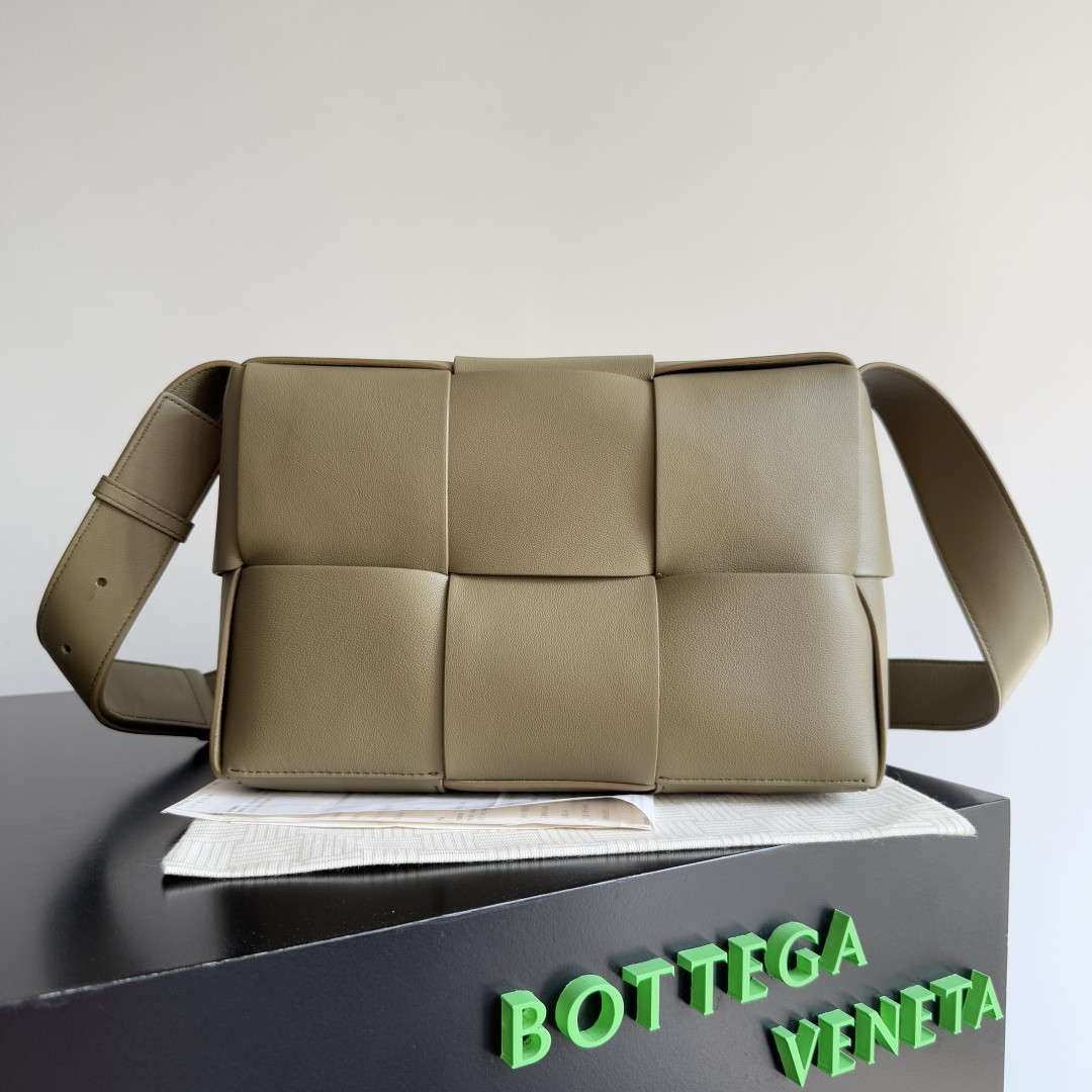 bo*te*ga Ve*ne*ta arco camera bag -28*18*9cm